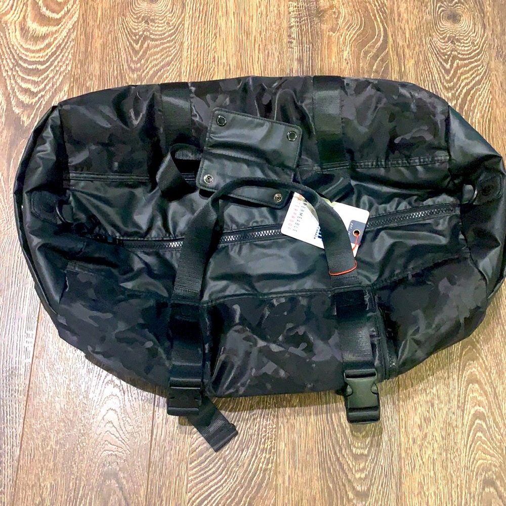 NWT pajar camo duffle